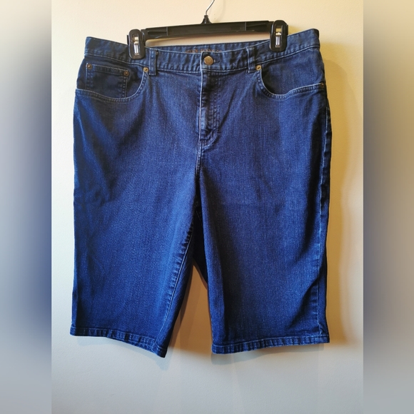 Bermuda shorts - Picture 1 of 3
